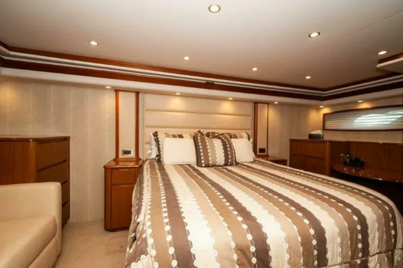 Reel Dangerous Yacht Photos Pics 2012 76 Viking Sky Bridge REEL DANGEROUS Master Stateroom (3)