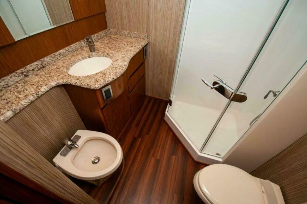 2012 Viking 76 