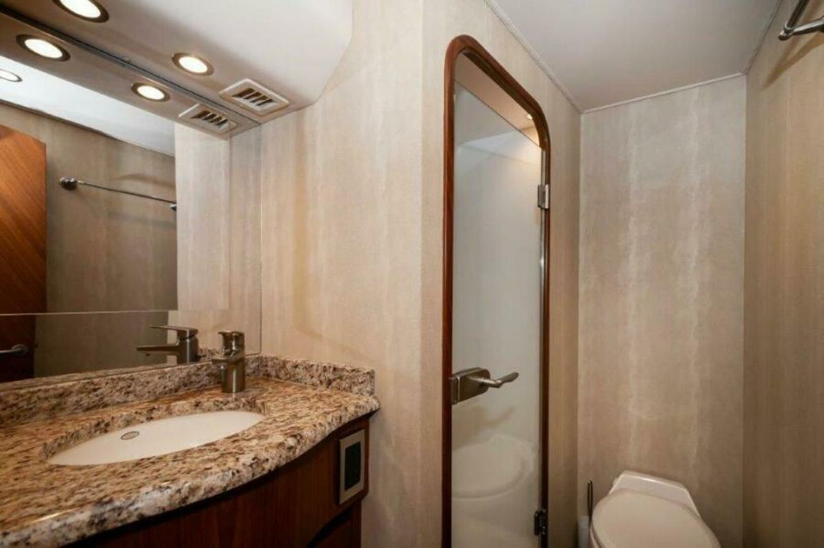 2012 Viking 76 