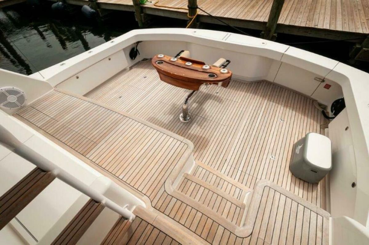 2012 Viking 76 