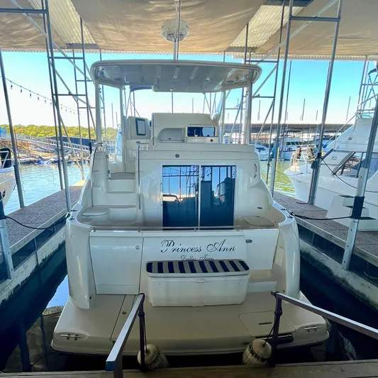  Yacht Photos Pics 2008 Meridian 459 Motoryacht docked in a marina.