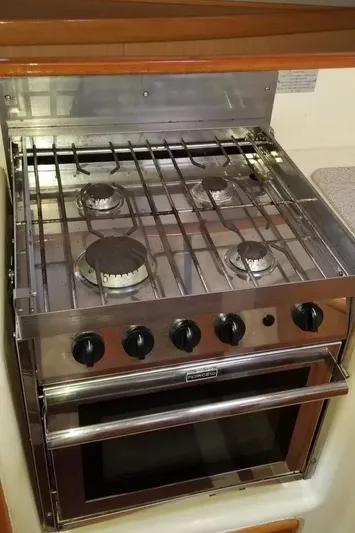 Sv Althea Yacht Photos Pics Stainless steel stove and oven in Leopard 45/47 yacht, 2000 model.