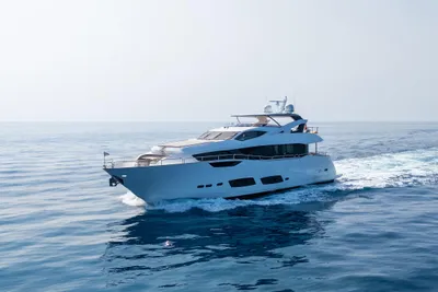 2023 Sunseeker 95 Yacht