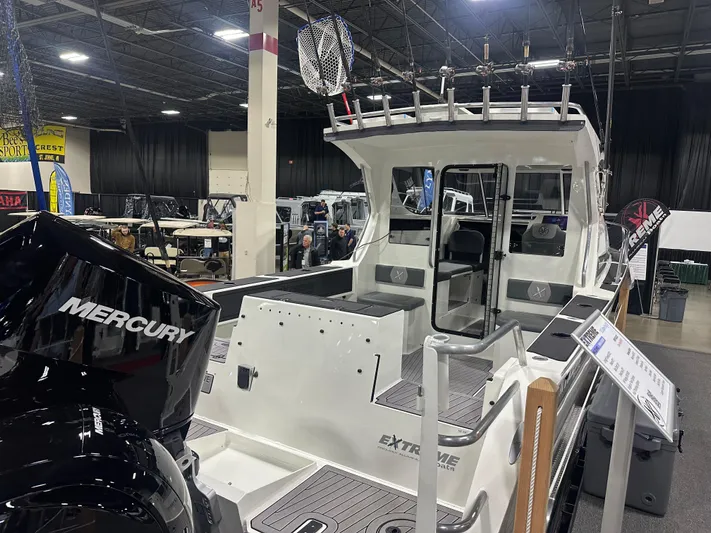  Yacht Photos Pics Stern View of the 2024 Extreme Boats 915 Game King 30' for Sale by Parma Marine (440) 221-9001