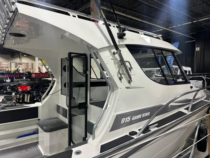  Yacht Photos Pics Outriggers on the Extreme Boats 915 Game King