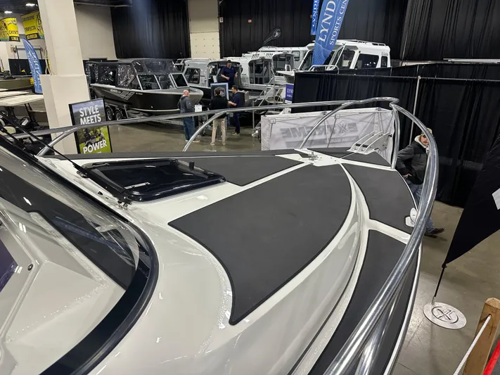  Yacht Photos Pics Bow View with Full Bow Rail