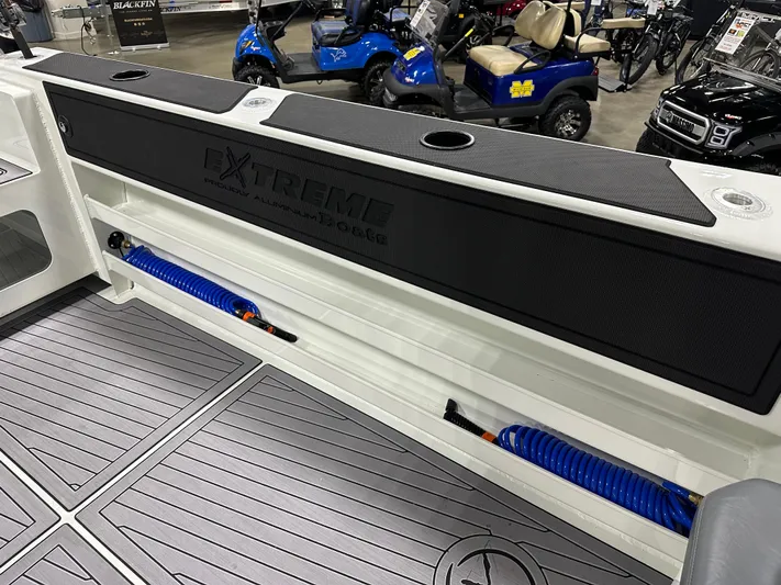  Yacht Photos Pics Gull with Flush Mount Rod Hodlers