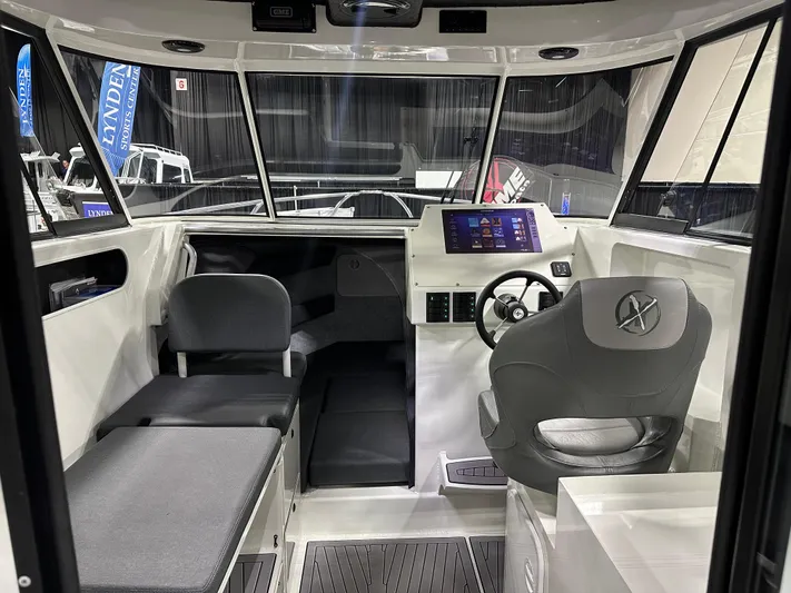  Yacht Photos Pics Looking into Cabin on the Extreme Bots 915 Game King