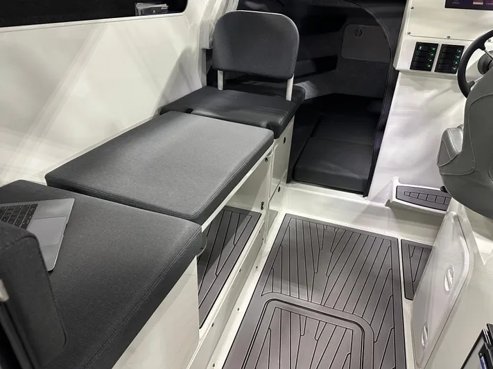  Yacht Photos Pics Hi Low Table and Seating