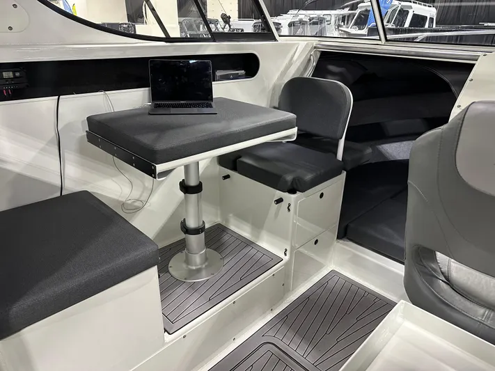  Yacht Photos Pics Table Up