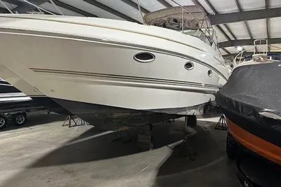 Larson Cabrio 310 Mid-Cabin