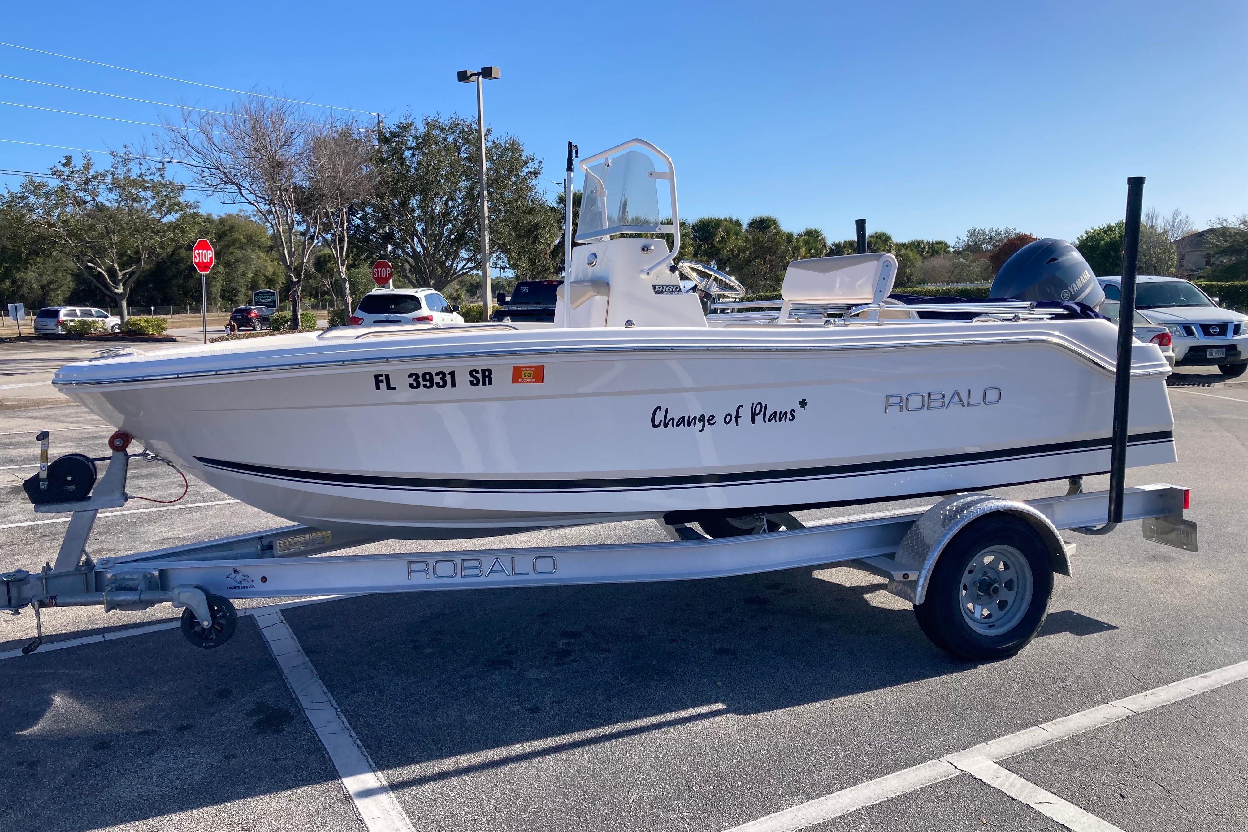 2020 Robalo R160 Center Console - Image 1