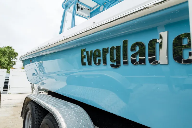  Yacht Photos Pics 2021 Everglades 243 Center Console boat on trailer, close-up view.