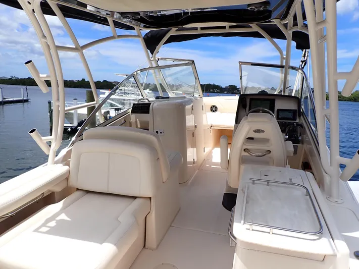  Yacht Photos Pics 2019 Grady-White Freedom 275 boat interior with seating and control console.