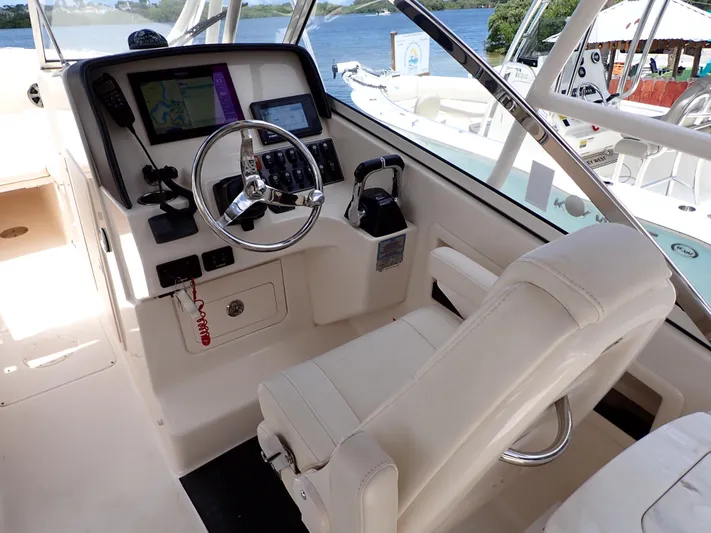  Yacht Photos Pics 2019 Grady-White Freedom 275 boat helm with steering wheel and navigation system.