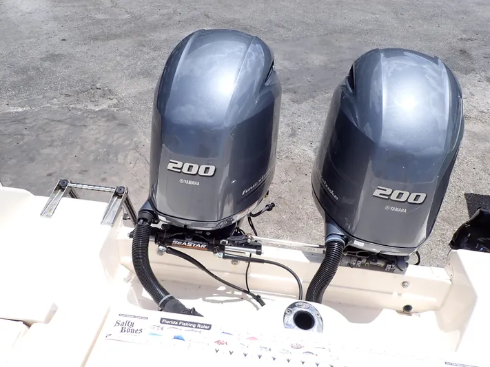 Yacht Photos Pics Twin Yamaha 200 outboard engines on a 2019 Grady-White Freedom 275 boat.