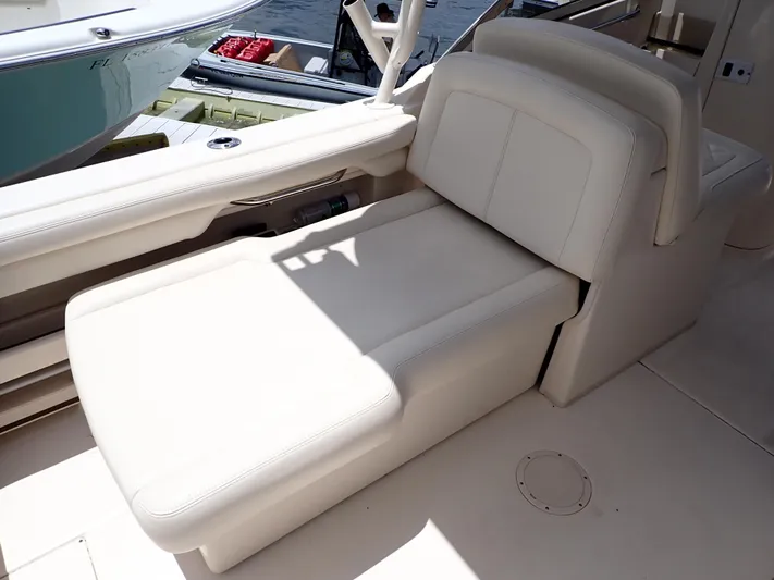 Yacht Photos Pics 2019 Grady-White Freedom 275 boat with a comfortable, adjustable lounge seat.