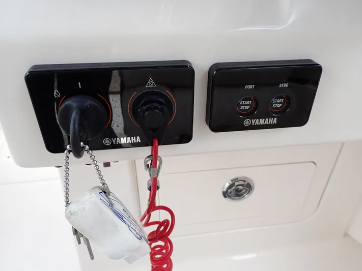  Yacht Photos Pics Yamaha ignition and control panel on 2019 Grady-White Freedom 275 boat.