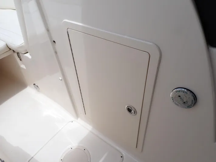  Yacht Photos Pics 2019 Grady-White Freedom 275 boat interior storage compartment.