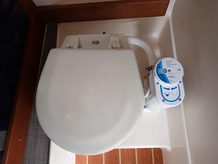  Yacht Photos Pics 2019 Grady-White Freedom 275 boat toilet with manual flush system.