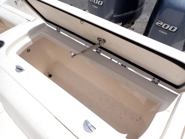  Yacht Photos Pics 2019 Grady-White Freedom 275 storage compartment with Yamaha 200 engines in the background.