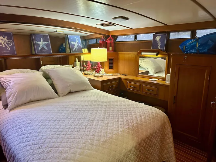 Tanglefoot Yacht Photos Pics 