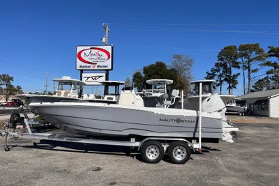 NauticStar 211 Hybrid