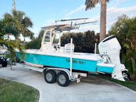 2014 Everglades 243 Center Console