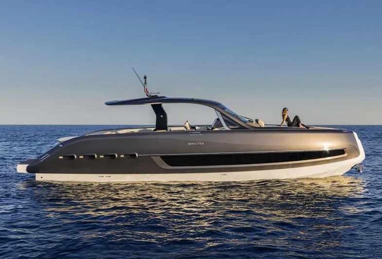  Yacht Photos Pics Invictus 460 TT