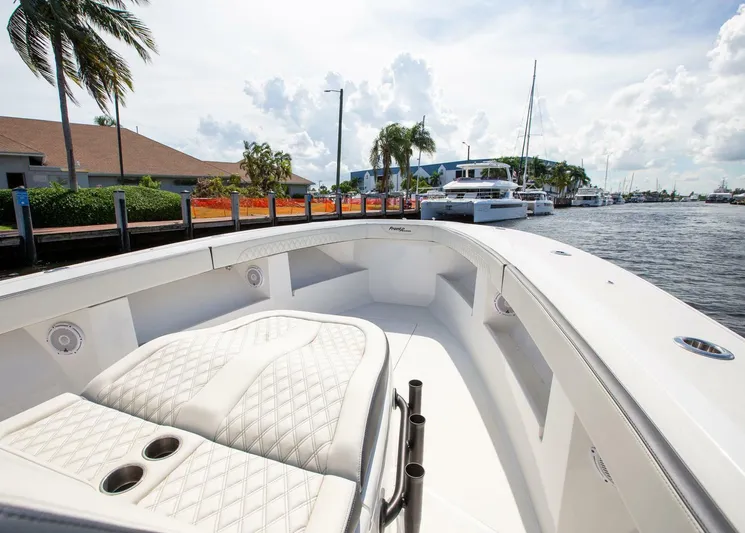 39 Front Runner Yacht Photos Pics 