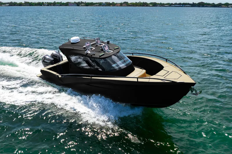  Yacht Photos Pics A sleek 2025 Novielli SERE boat cruising on open water.