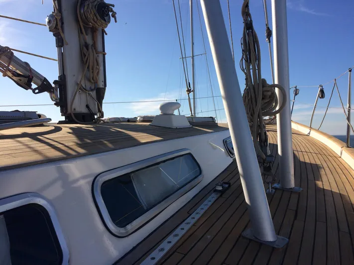 Challenger Yacht Photos Pics Deck view of 1992 Hallberg-Rassy 45 sailboat with wooden finish and rigging.