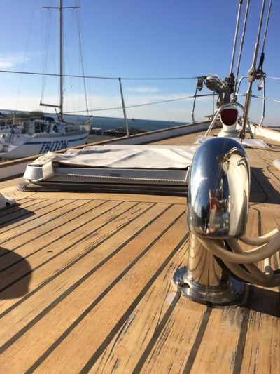Challenger Yacht Photos Pics Deck view of a 1992 Hallberg-Rassy 45 sailboat with polished fittings.