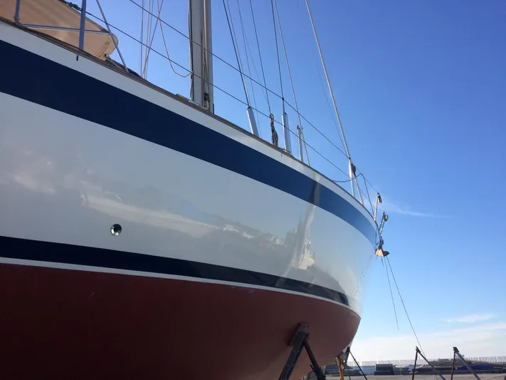 Challenger Yacht Photos Pics Hallberg-Rassy 45 sailboat from 1992, docked with clear blue sky background.