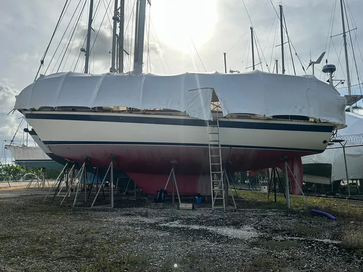 Challenger Yacht Photos Pics 1992 Hallberg-Rassy 45 sailboat on land, covered, with ladder and supports.