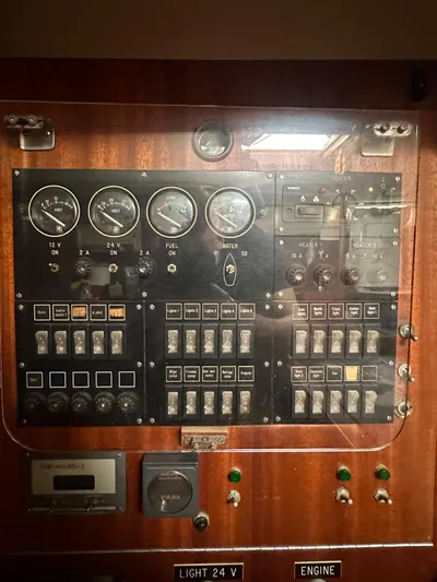 Challenger Yacht Photos Pics 