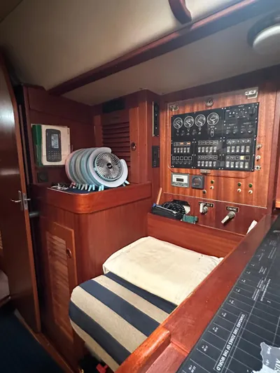 Challenger Yacht Photos Pics 