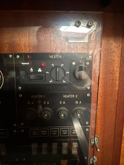 Challenger Yacht Photos Pics 