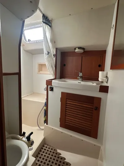 Challenger Yacht Photos Pics 