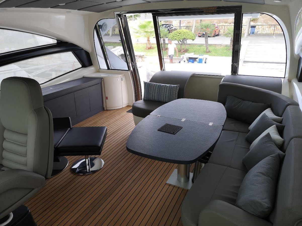 2007 Pershing 62 
