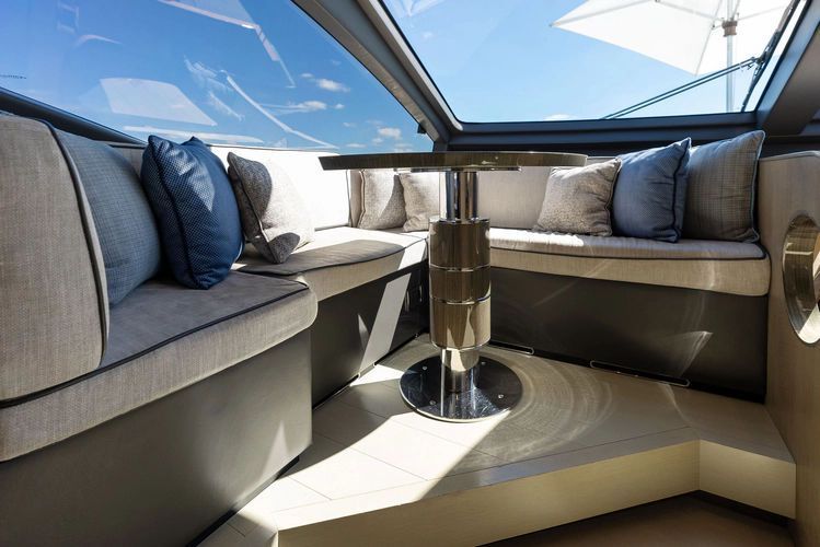 2017 Azimut 84 