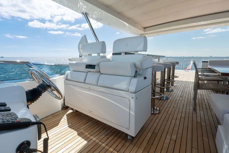 2017 Azimut 84 