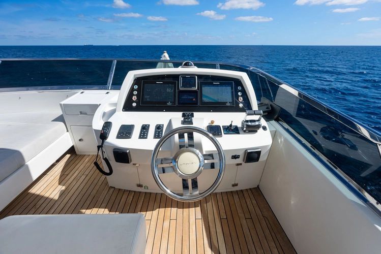 2017 Azimut 84 