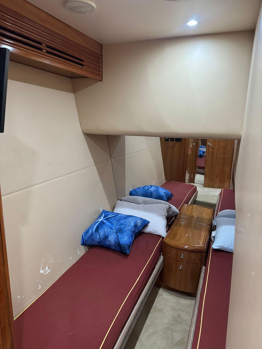 2006 Hatteras 54 