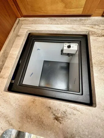Linda Lou Yacht Photos Pics Built-in safe in Legacy 36, year 2018.