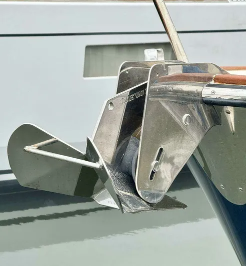 Linda Lou Yacht Photos Pics Legacy 36 boat anchor in stainless steel, year 2018.