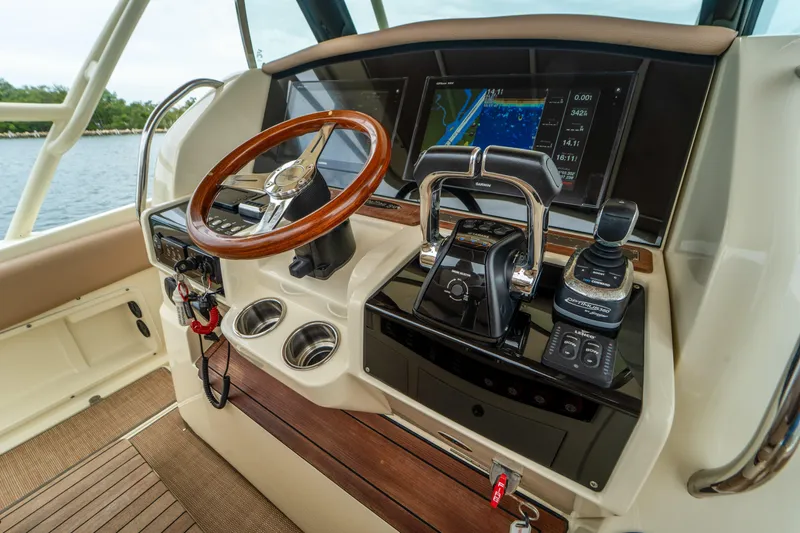 Lady Liberty Yacht Photos Pics 2018 Chris-Craft Catalina 34 helm with wooden steering wheel and advanced navigation controls.