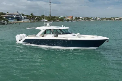 Tiara Yachts 48LS