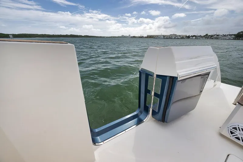 Sea Ya Yacht Photos Pics Tiara Sport 48LS 2022 boat deck with ocean view and clear sky.