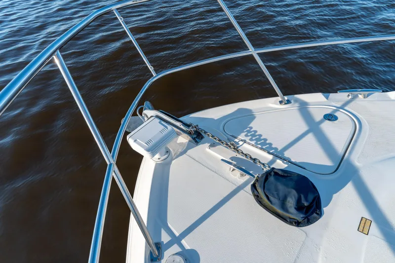  Yacht Photos Pics Bow of 2004 Sea Ray 390 Sundancer yacht with anchor chain and railing.